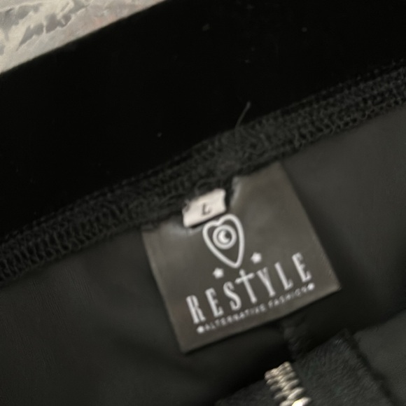 Restyle Double Crescent Velvet Leggings - Picture 6 of 6